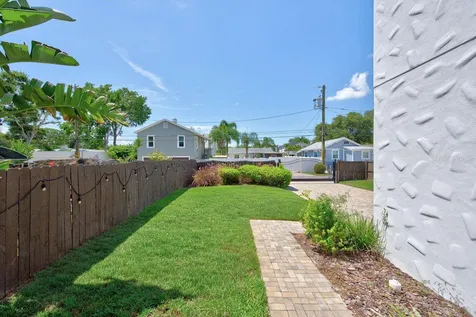626 35th Avenue N St Petersburg FL 33704