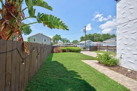 626 35th Avenue N St Petersburg FL 33704