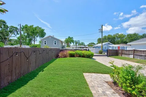 626 35th Avenue N St Petersburg FL 33704