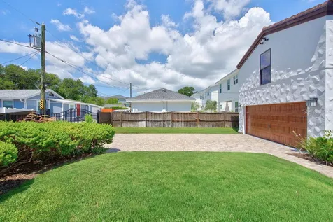 626 35th Avenue N St Petersburg FL 33704