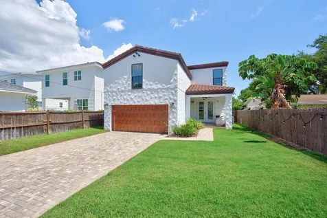 626 35th Avenue N St Petersburg FL 33704
