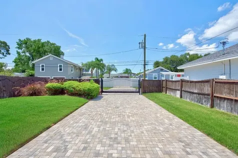 626 35th Avenue N St Petersburg FL 33704