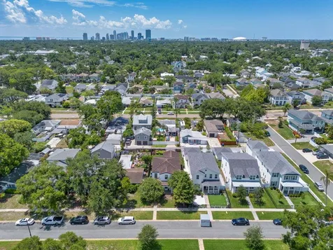 626 35th Avenue N St Petersburg FL 33704