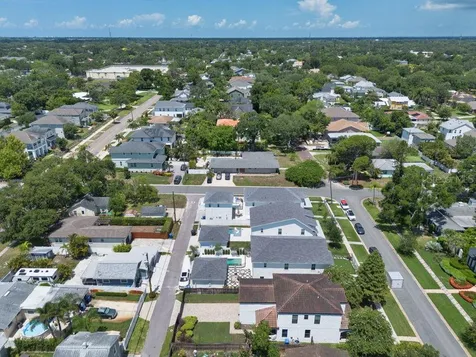 626 35th Avenue N St Petersburg FL 33704
