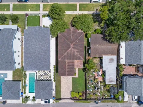 626 35th Avenue N St Petersburg FL 33704