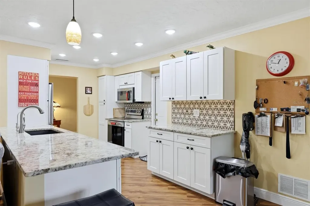 918 Ell Way Sarasota FL 34243