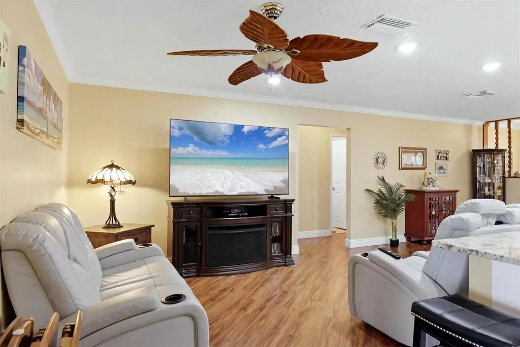 918 Ell Way Sarasota FL 34243