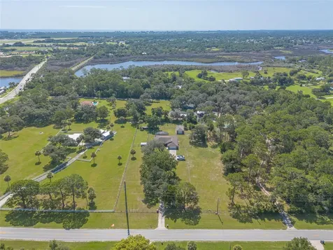 1389 Williams Road New Smyrna Beach FL 32168