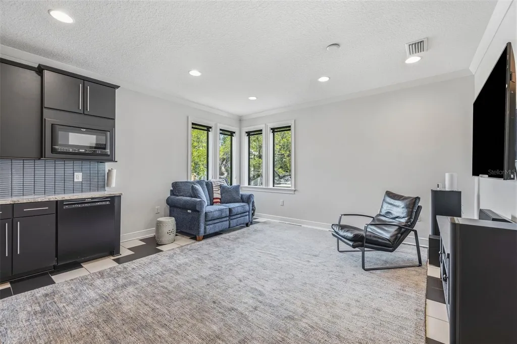 3210 W Villa Rosa Street Tampa FL 33611