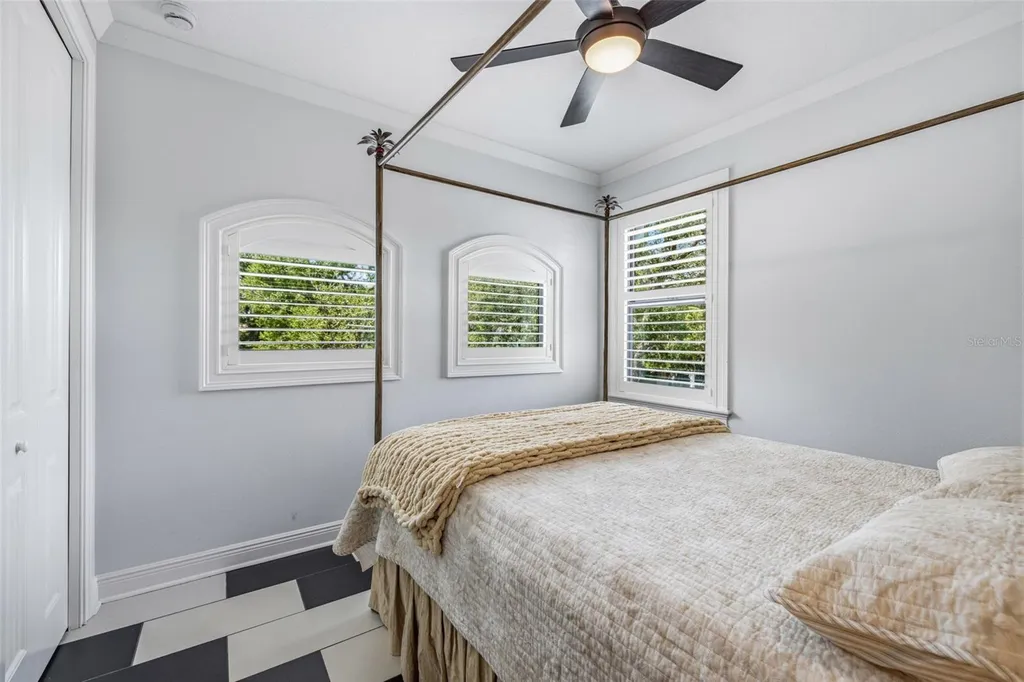 3210 W Villa Rosa Street Tampa FL 33611
