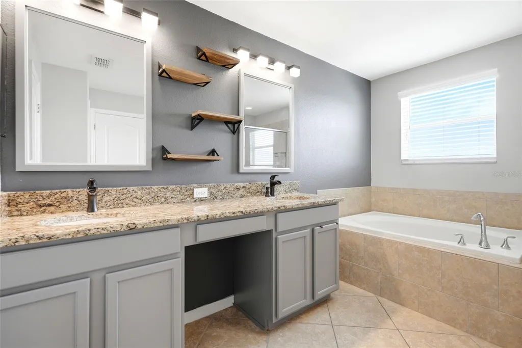 909 Meadow Glade Drive Ruskin FL 33570