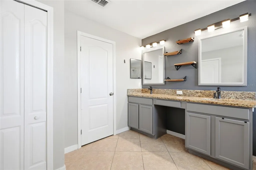 909 Meadow Glade Drive Ruskin FL 33570
