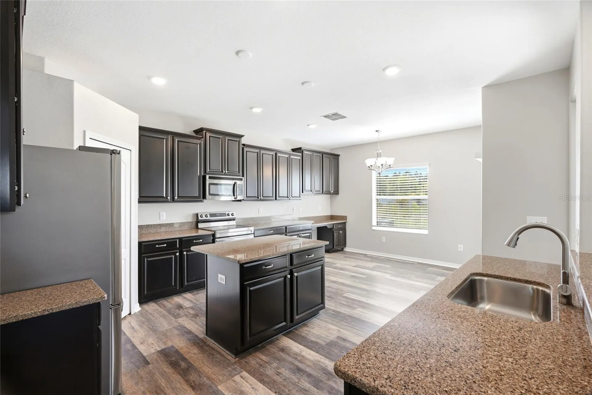 909 Meadow Glade Drive Ruskin FL 33570