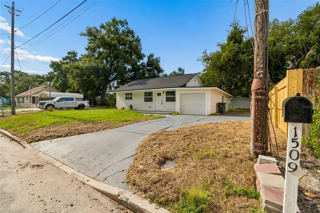 1509 15th Ave W Bradenton FL 34205
