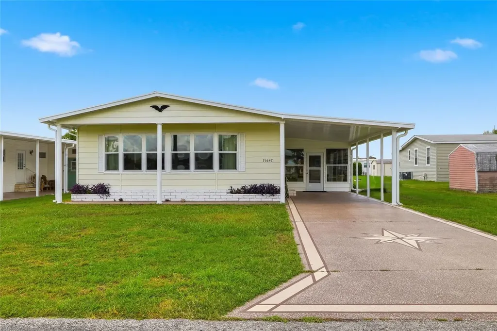 36642 Lakewood Drive Zephyrhills FL 33542