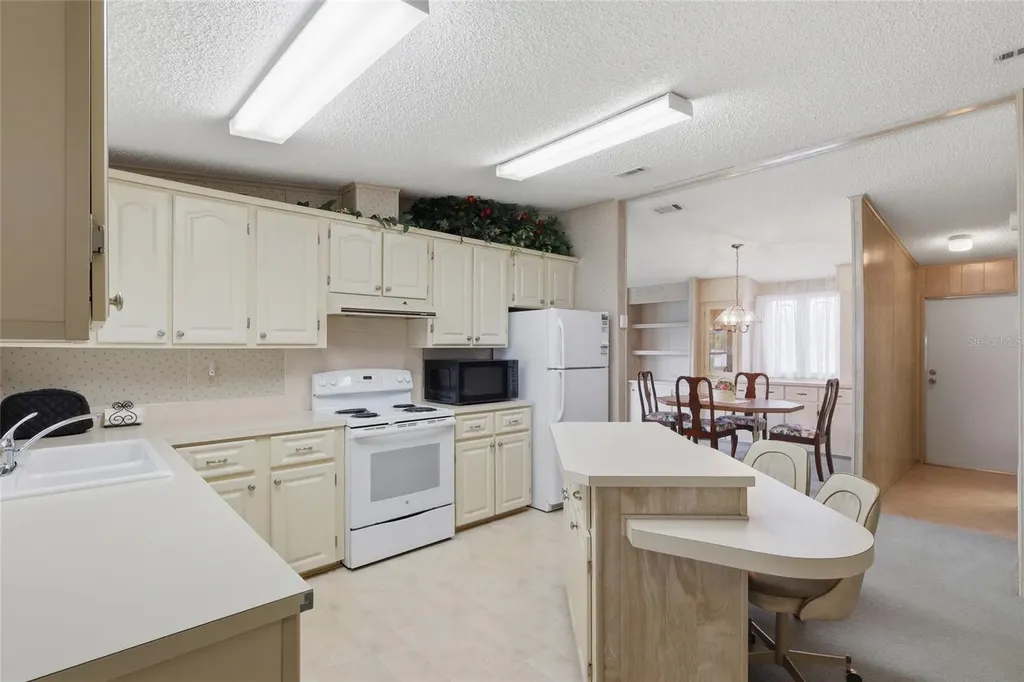 36642 Lakewood Drive Zephyrhills FL 33542