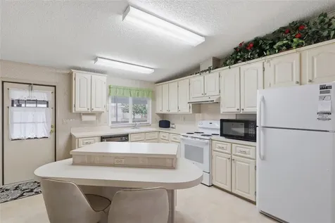 36642 Lakewood Drive Zephyrhills FL 33542
