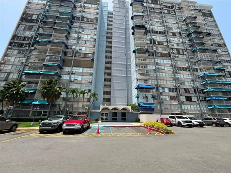 1005 Apt Condominio Mundo Feliz (10mo Piso - Baldorioty Tow Carolina PR 00979