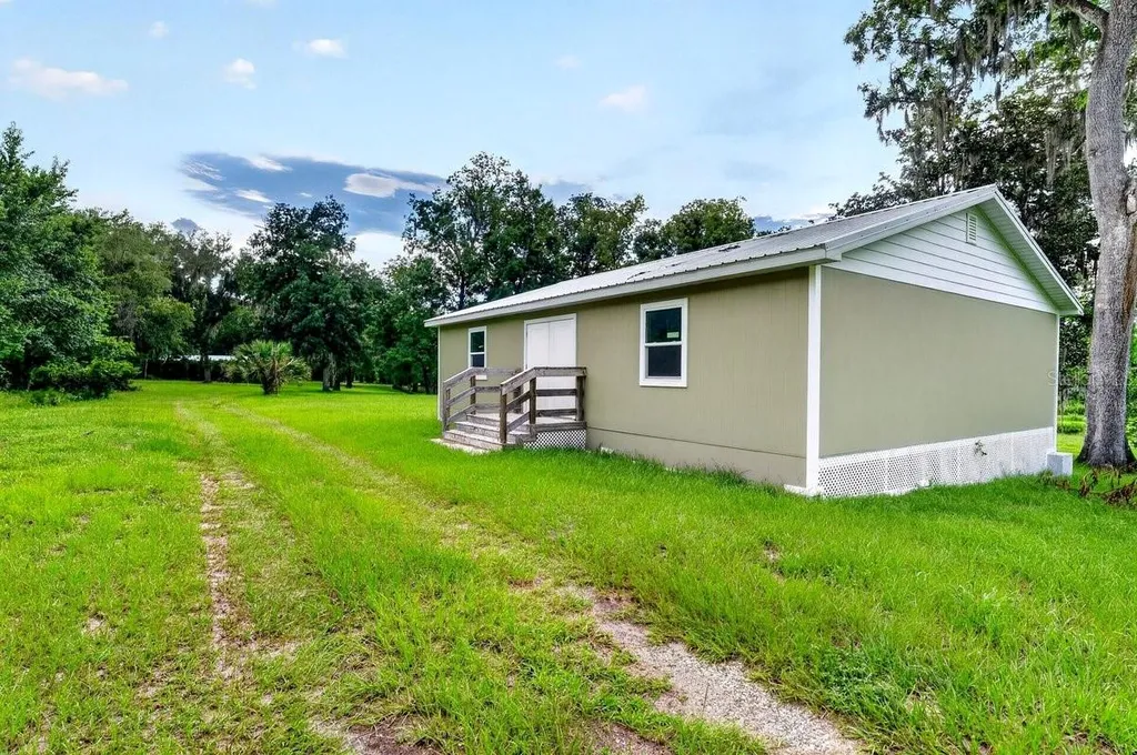 1980 Lake Hires Road De Leon Springs FL 32130
