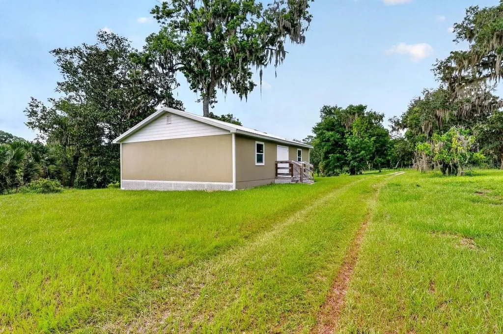 1980 Lake Hires Road De Leon Springs FL 32130