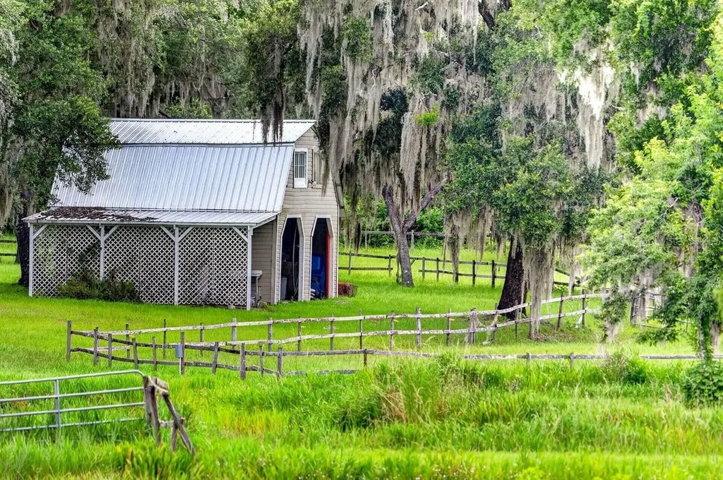 1980 Lake Hires Road De Leon Springs FL 32130