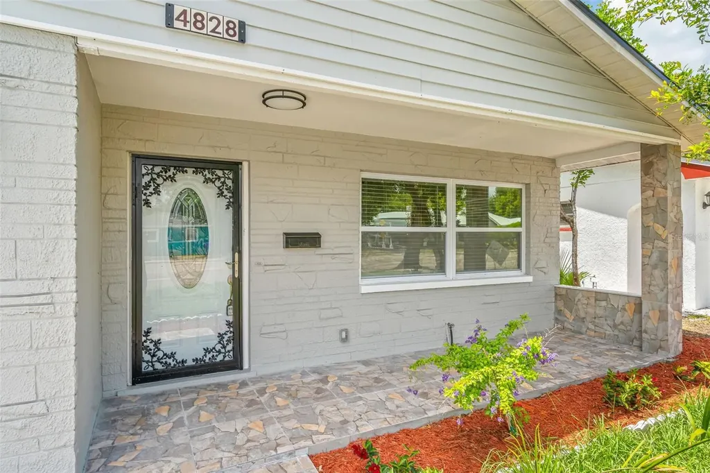 4828 22nd Avenue N St Petersburg FL 33713