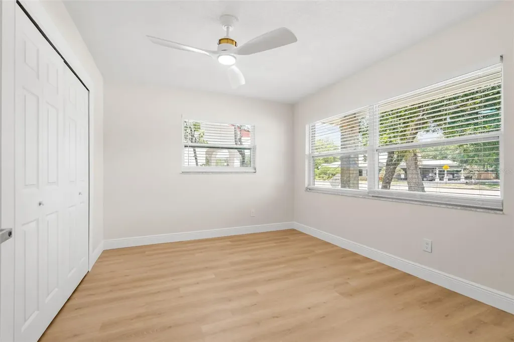 4828 22nd Avenue N St Petersburg FL 33713