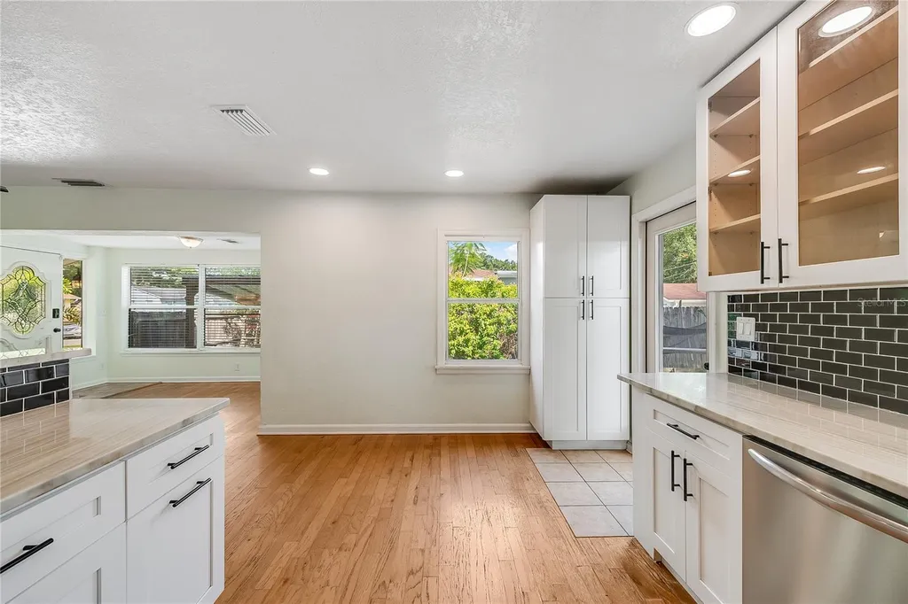 1010 W Berry Avenue Tampa FL 33603