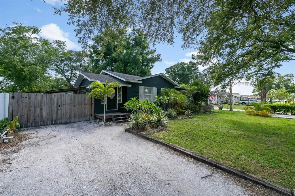 1010 W Berry Avenue Tampa FL 33603