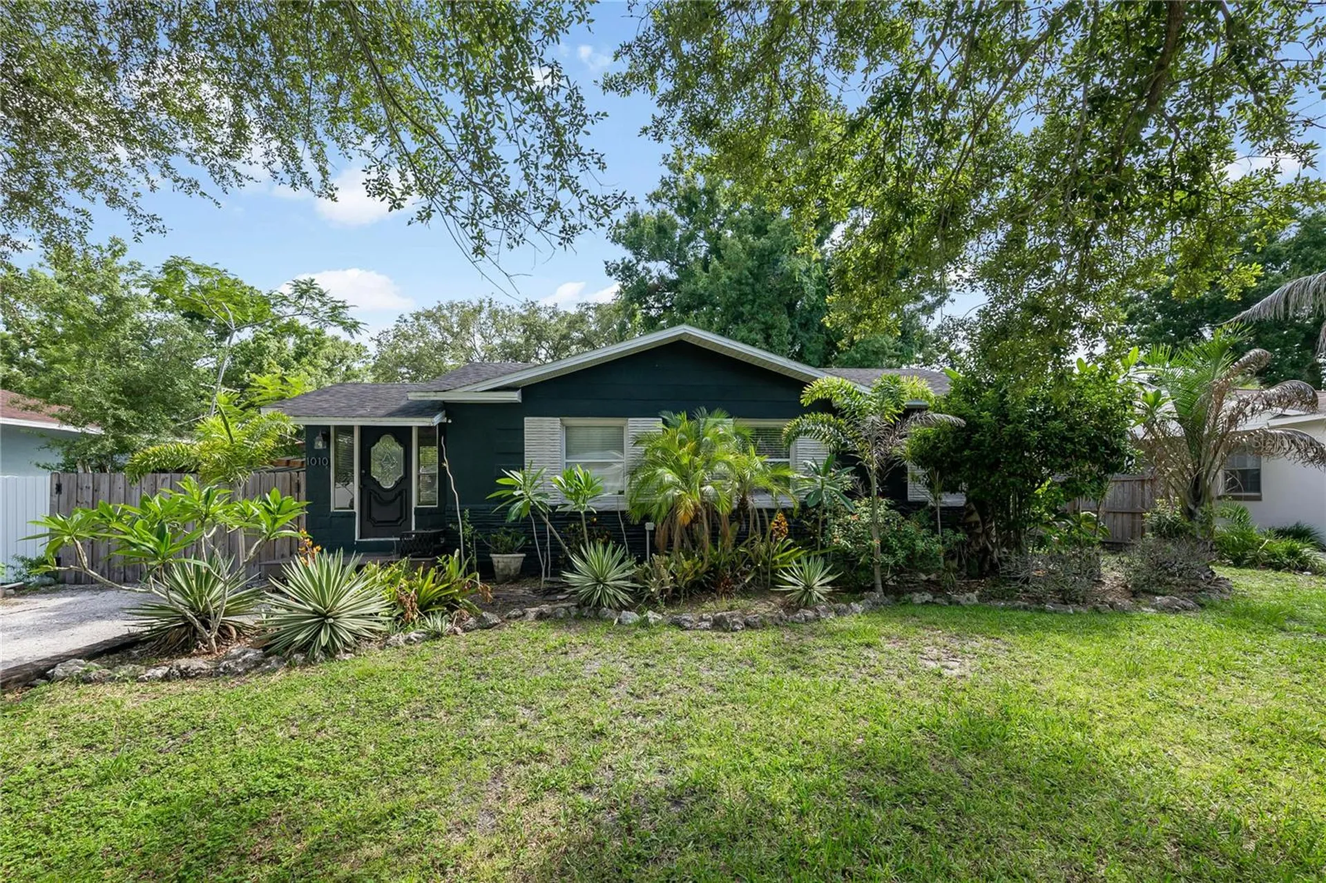 1010 W Berry Avenue Tampa FL 33603