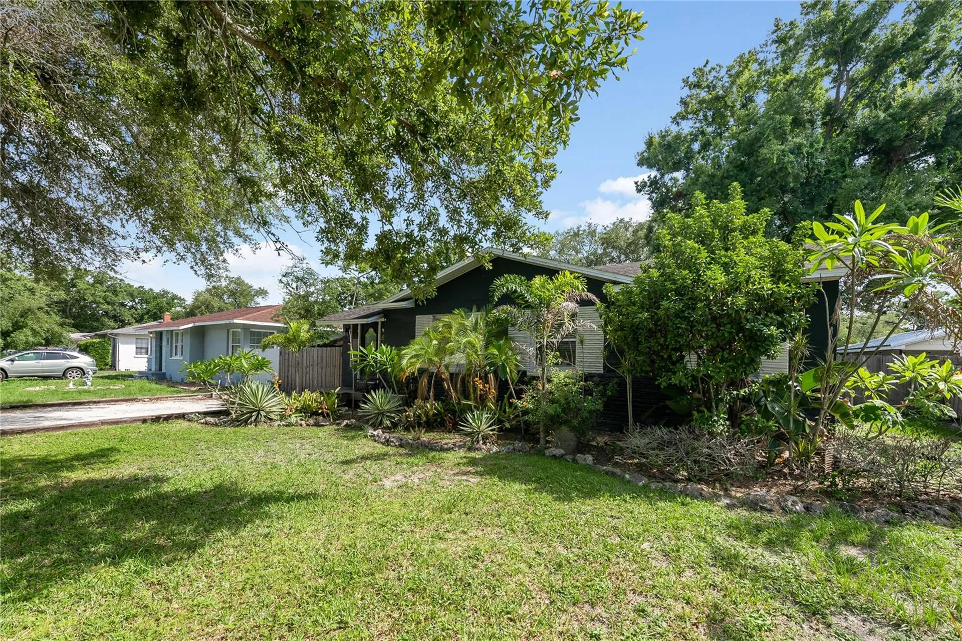 1010 W Berry Avenue Tampa FL 33603