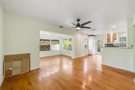 1010 W Berry Avenue Tampa FL 33603