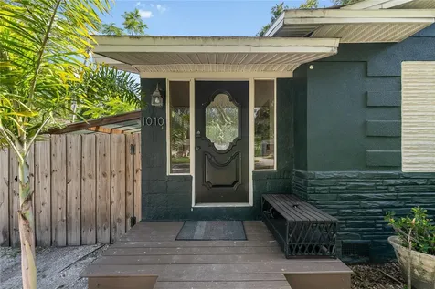 1010 W Berry Avenue Tampa FL 33603