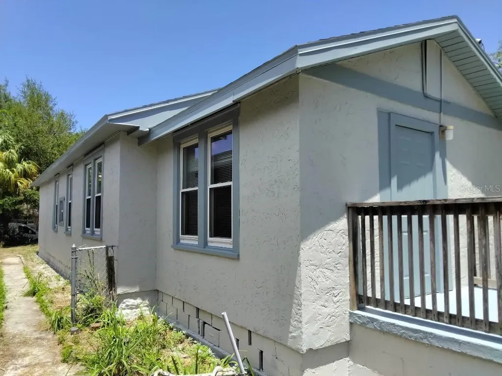 2657 Bayside Drive S St Petersburg FL 33705