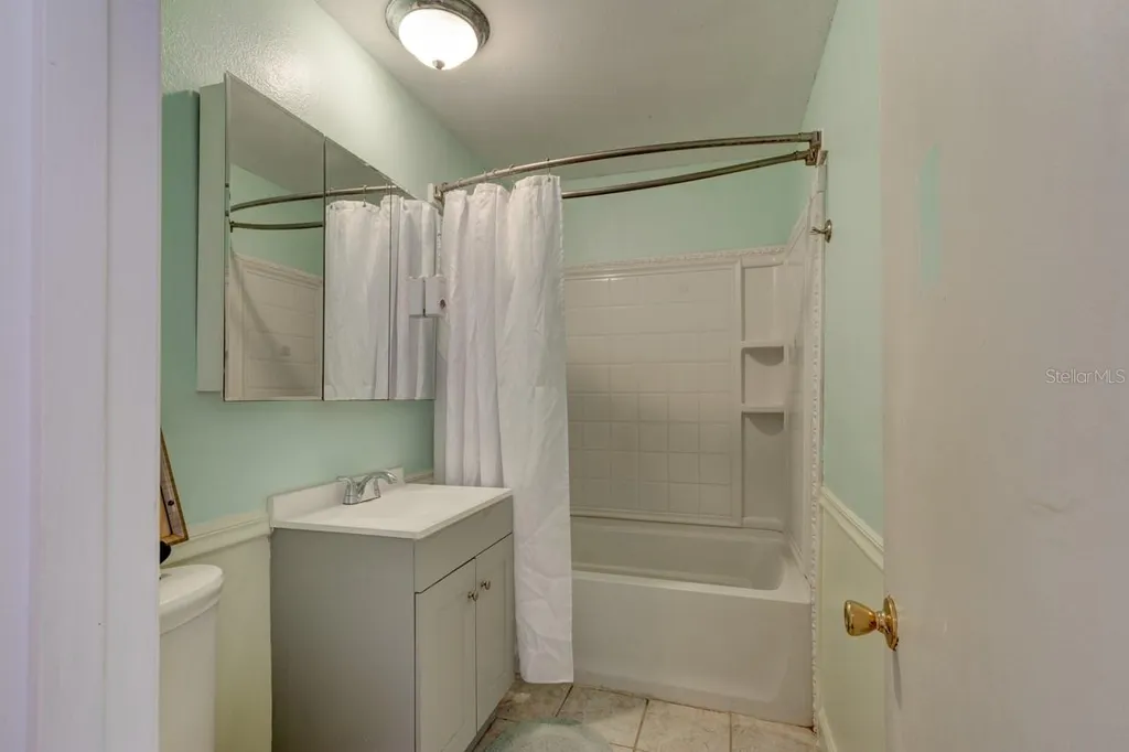 621 W Indiana Avenue Deland FL 32720