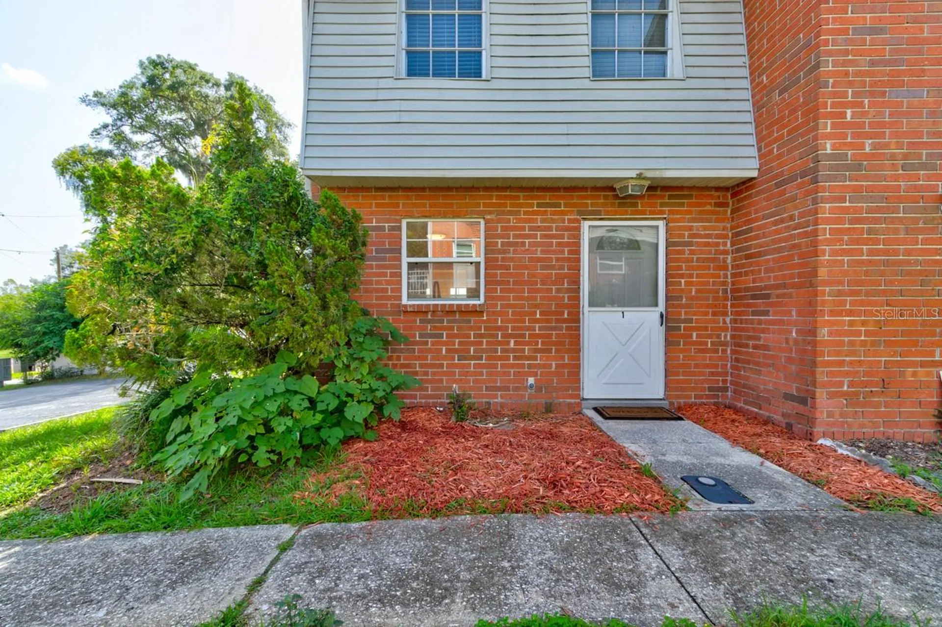 621 W Indiana Avenue Deland FL 32720