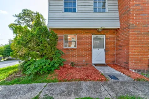 621 W Indiana Avenue Deland FL 32720