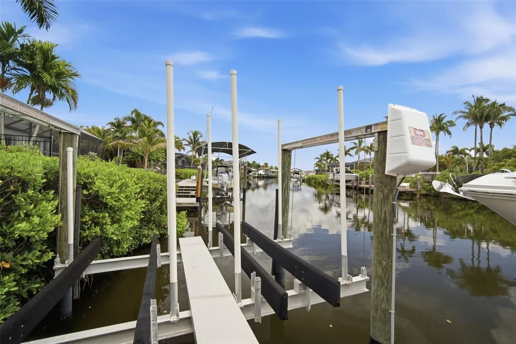 621 Regatta Way Bradenton FL 34208