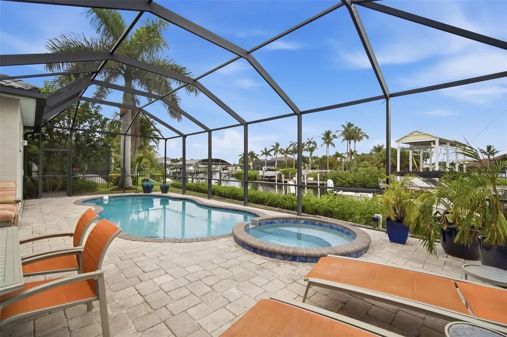 621 Regatta Way Bradenton FL 34208