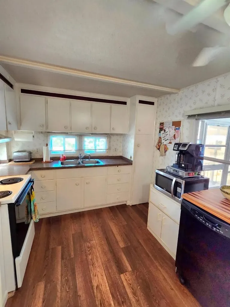 1715 Illinois Avenue Bradenton FL 34207