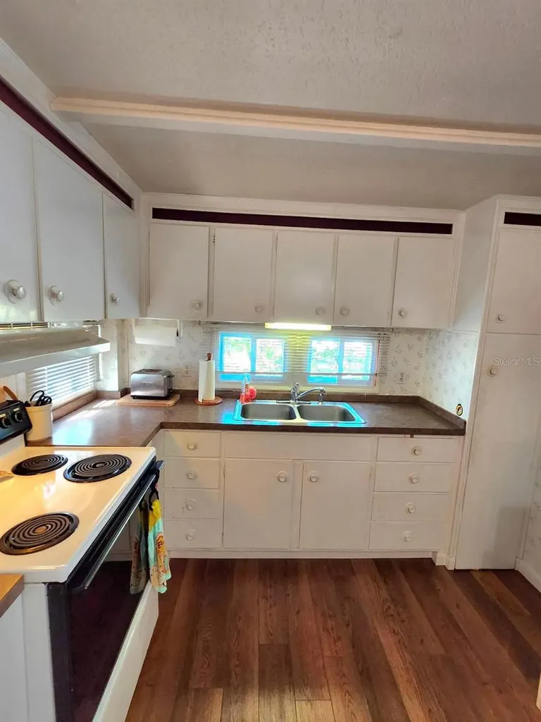 1715 Illinois Avenue Bradenton FL 34207