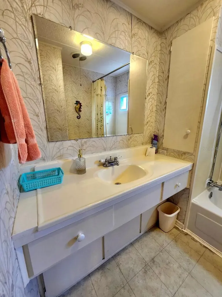 1715 Illinois Avenue Bradenton FL 34207