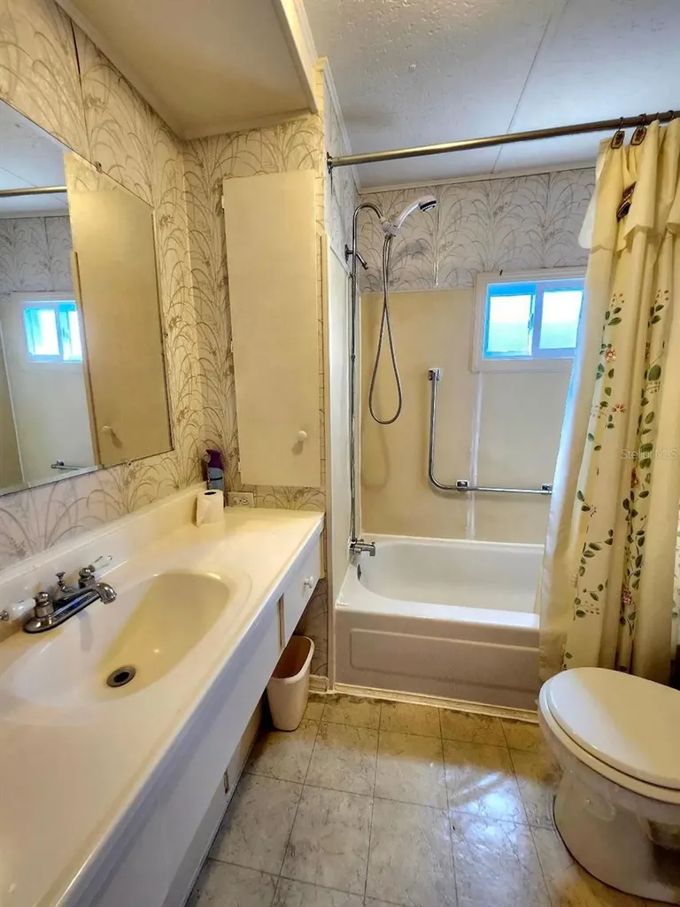 1715 Illinois Avenue Bradenton FL 34207