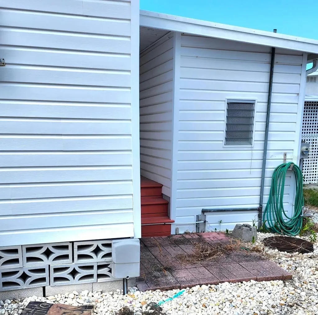 1715 Illinois Avenue Bradenton FL 34207