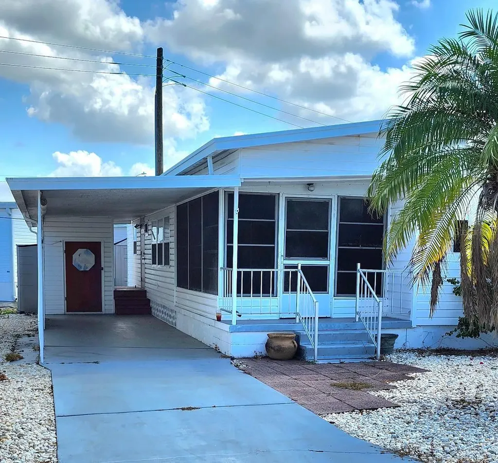 1715 Illinois Avenue Bradenton FL 34207