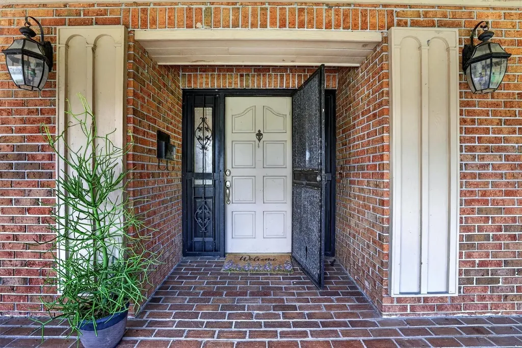 306 Oak Estates Drive Orlando FL 32806