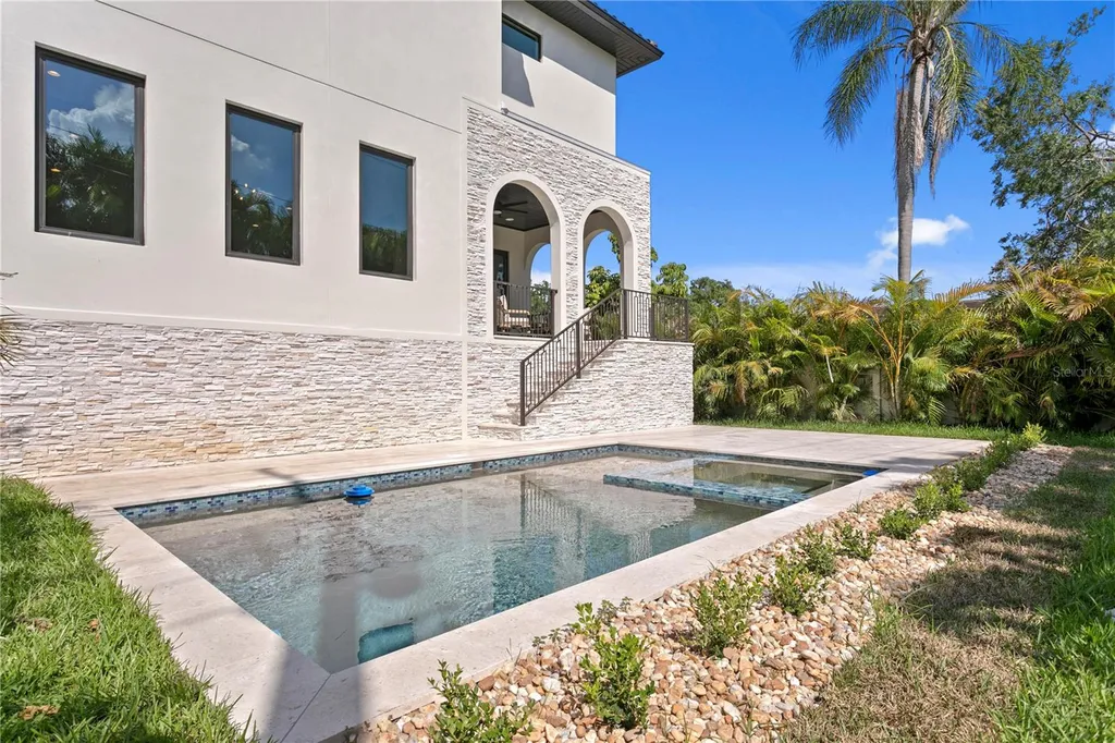 502 E Davis Boulevard Tampa FL 33606