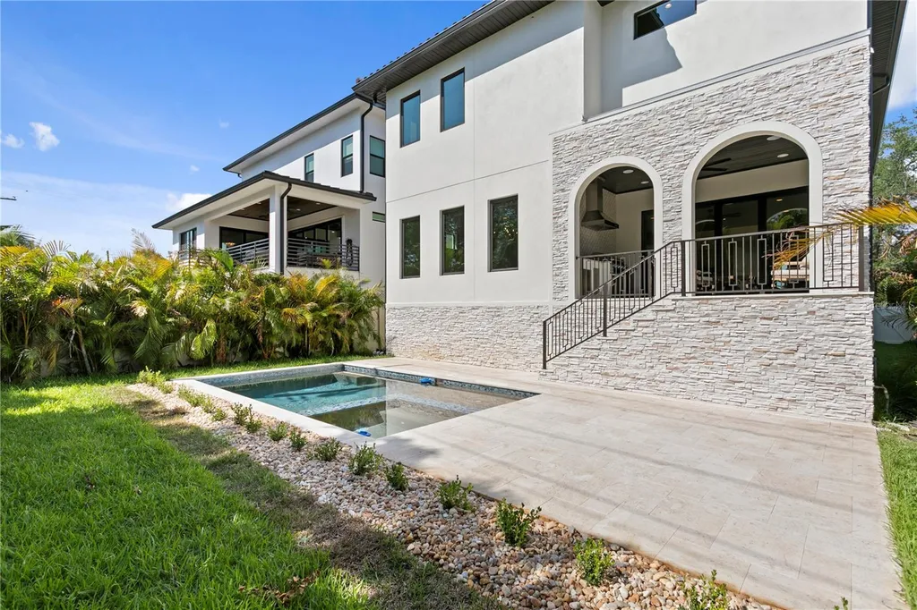 502 E Davis Boulevard Tampa FL 33606