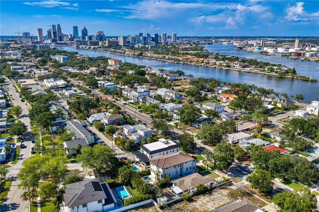 502 E Davis Boulevard Tampa FL 33606