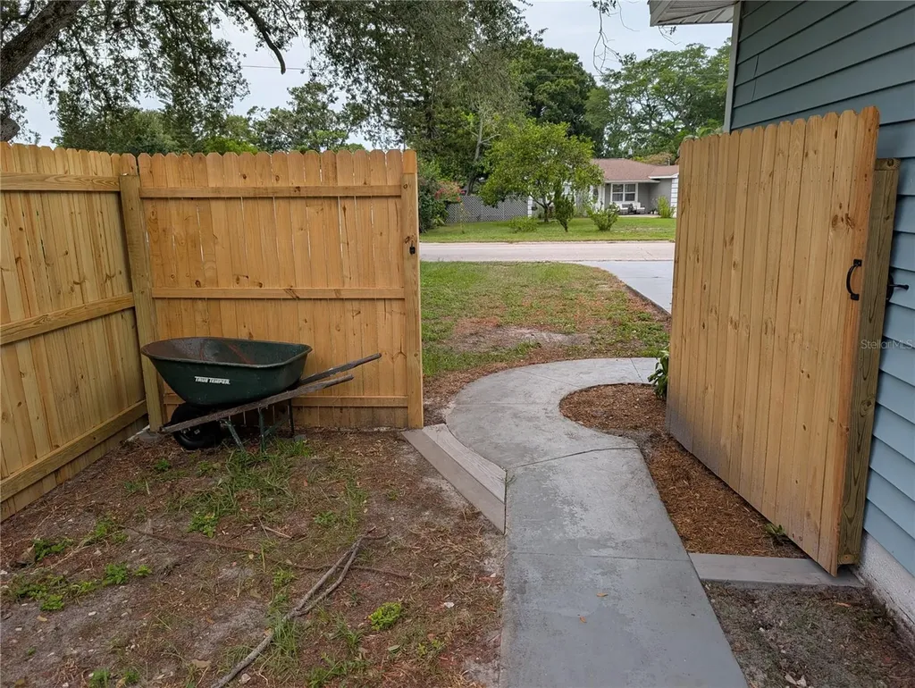 111 W Grapefruit Circle Clearwater FL 33759